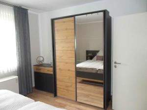 מיטה או מיטות בחדר ב-Ferienwohnung kleine Auszeit