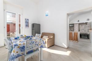 A kitchen or kitchenette at Angolo del Sole
