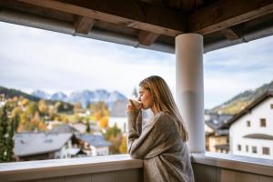 Nespecifikovaný výhled na hory nebo výhled na hory při pohledu z hotelu