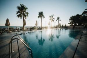 Bazén v ubytování AMR Hotel - Durres nebo v jeho okolí