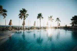 Bazén v ubytování AMR Hotel - Durres nebo v jeho okolí