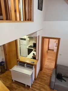 a living room with a desk and a kitchen at Apartamento en Panticosa in Panticosa