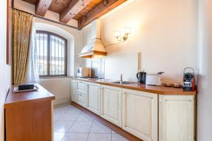 Kuchyňa alebo kuchynka v ubytovaní Molino Stucky Residence Burchio Suite