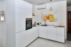 Kuchyň nebo kuchyňský kout v ubytování NOVIGRAD BOUTIQUE APARTMENT