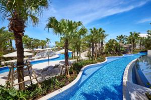 Bazén v ubytování Ryukyu Hotel & Resort Nashiro Beach nebo v jeho okolí