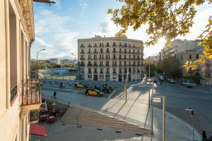 widok na miasto z budynku i ulicy w obiekcie Canela Homes BARCELONA MARINA w Barcelonie