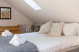 Ліжко або ліжка в номері Travel Homes - The Parc, next to Champ de Mars