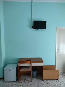 TV a/nebo společenská místnost v ubytování Albergo La Primula