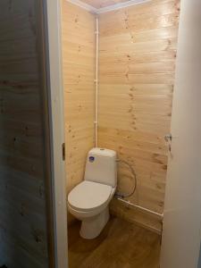 Vannituba majutusasutuses Private Hiiumaa Cottage plus Sauna and new indoor bathroom