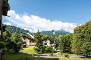 an apartment complex with a view of a mountain at Dorint Sporthotel Garmisch-Partenkirchen in Garmisch-Partenkirchen