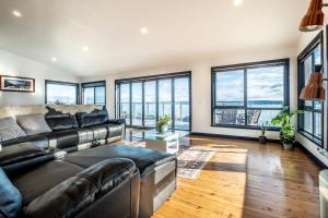 Χώρος καθιστικού στο Waterview - Freycinet Holiday Houses