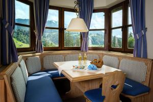 Posezení v ubytování Dorint Sporthotel Garmisch-Partenkirchen
