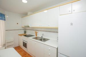 A kitchen or kitchenette at Cristina III