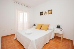 A bed or beds in a room at Cristina III