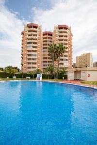 The swimming pool at or close to Cristina III
