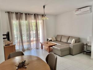 Posezení v ubytování Alicante Golf Hoyo 18 4-6 Pax. piscina, wifi, parking privado.