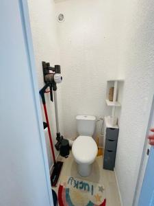 a small bathroom with a toilet in a room at F2 près débarcadère, en centre ville, des thermes EVIAN LES BAINS 2 étoiles in Évian-les-Bains +25 photos