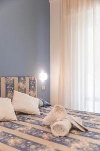 Una cama o camas en una habitación de Hotel Loretta & Dependance