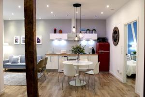 a kitchen and living room with a table and chairs at Urdintxoenea (Bilbao - Casco Viejo - Nuevo - Parking opc. - WIFI) in Bilbao