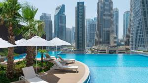 Gallery image of Desert Living Luxury Condo - Jumeirah Living Marina Gate in Dubai