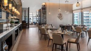 Gallery image of Desert Living Luxury Condo - Jumeirah Living Marina Gate in Dubai