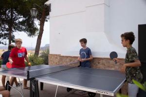 Lagar del Chorro junto Caminito del Rey Piscina y Baloncesto ping-pongozási lehetőségei