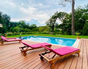 Bazén v ubytovaní Charmante villa avec piscine au calme, 6 personnes alebo v jeho blízkosti