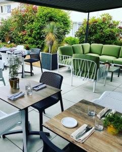 Posezení v ubytování Hotel Restaurant l'Eskemm St Brieuc-Trégueux