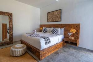 Ein Bett oder Betten in einem Zimmer der Unterkunft Miracle villa Canggu