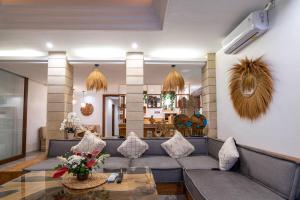 Ein Sitzbereich in der Unterkunft Miracle villa Canggu