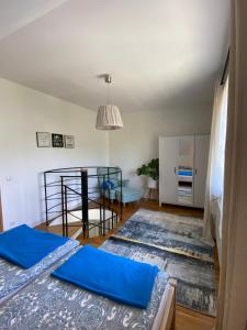 a living room with two beds and a table at Dom z widokiem in Krynica Zdrój