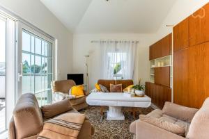 a living room with a couch and a table at Charmantes Loft Appartement in Haan