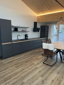 A kitchen or kitchenette at W-40.COM