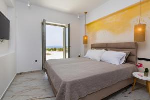 Ένα ή περισσότερα κρεβάτια σε δωμάτιο στο Golden Bay luxury villas and suites