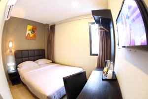 Posteľ alebo postele v izbe v ubytovaní GL Hotel Kluang