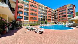 The swimming pool at or close to Bratanov Sunset Beach 3