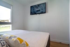 Telewizja i/lub zestaw kina domowego w obiekcie Townhouse El Romeral