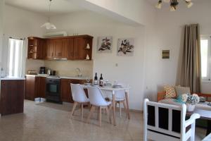 Kuchyňa alebo kuchynka v ubytovaní Dimokritos Apartment