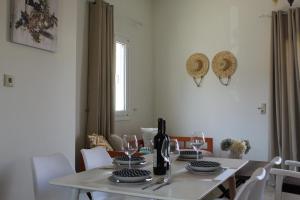 Posedenie v ubytovaní Dimokritos Apartment