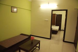 Postel nebo postele na pokoji v ubytování Jeyam Residency, Kumbakonam