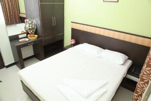 Postel nebo postele na pokoji v ubytování Jeyam Residency, Kumbakonam