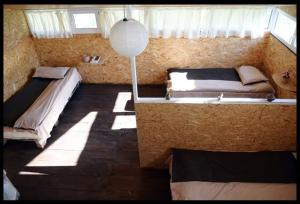 a bedroom with two beds and a lamp in it at Snoveli Kazbegi Stepantsminda in Sno