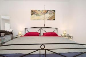 Un pat sau paturi într-o cameră la Haus Rosi