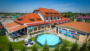 an overhead view of a house with a swimming pool at HOSTEL GREEN in Donji Kraljevec