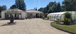Zdjęcie z galerii obiektu Villa Carpe Diem avec piscine et SPA w mieście Saint-Philbert-de-Bouaine