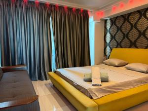 Katil atau katil-katil dalam bilik di PENTHOUSE GROUP 4 Apartments +58 gambar