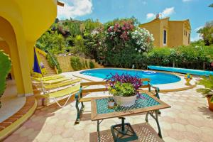 Baseinas apgyvendinimo įstaigoje Nieto - holiday home with private swimming pool in Benitachell arba netoliese