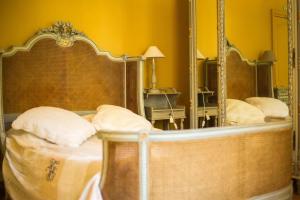 Posteľ alebo postele v izbe v ubytovaní Manoir somptueux à Messas avec piscine privée et grand jardin.