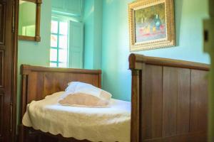 Posteľ alebo postele v izbe v ubytovaní Manoir somptueux à Messas avec piscine privée et grand jardin.