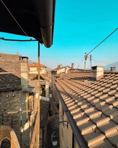 Aussicht vom Dach eines Gebäudes in der Unterkunft Residenza Valentino in Locarno
